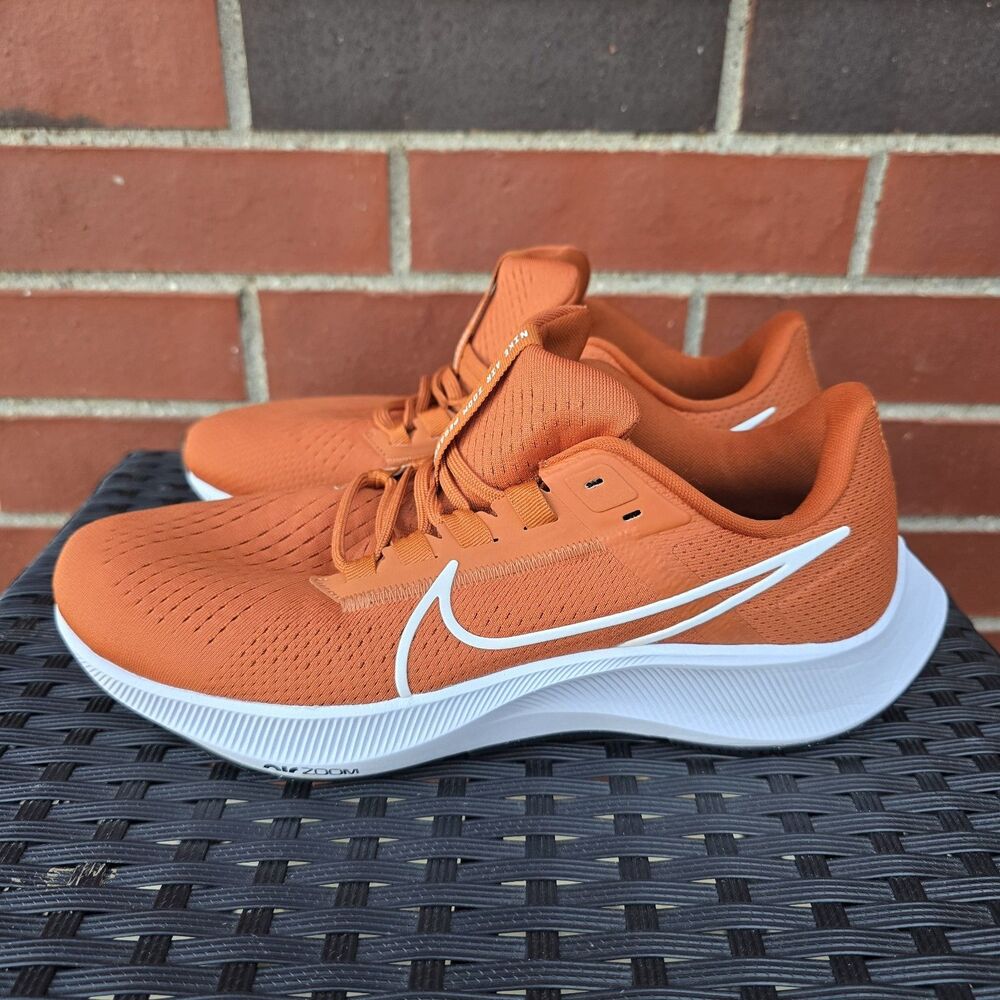 NIKE AIR ZOOM PEGASUS WOMENS SIZE 10 DESERT ORANGE TEXAS CZ1901-801 RUNNING - Picture 3 of 7